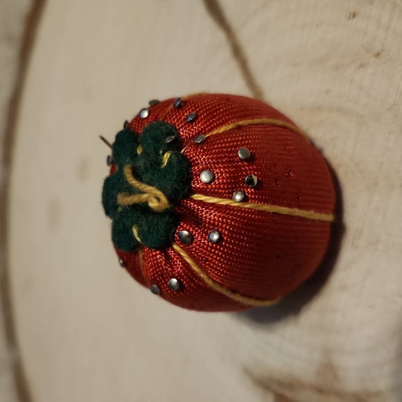 Small Vintage Strawberry Design Pin Cushion - Picture 2 of 3